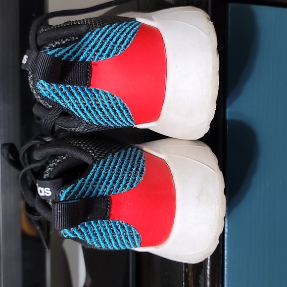Adidas Questar Flow sneakers.  Size 6. (96) - Picture 4 of 5
